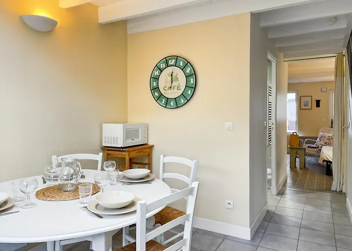 Vakantiehuis Les Volets Rouges, Maison De Pecheur Plein Centre *